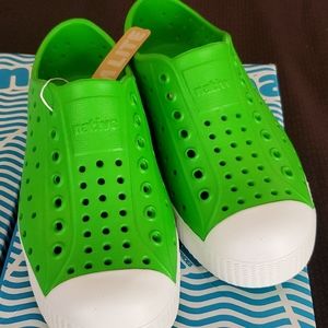 Native kids shoes sz 13